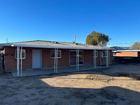 Spacious backyard with lots of room for kids pets and gardening
