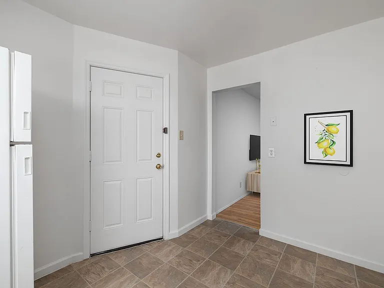 Charbonier Apartments — Photo 10