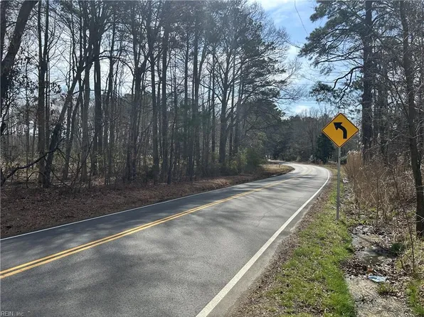 2402 Wolf Trap Rd, Yorktown, VA 23692