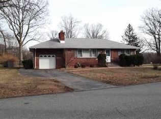11 Hillcrest Dr, Bloomingdale, NJ 07403