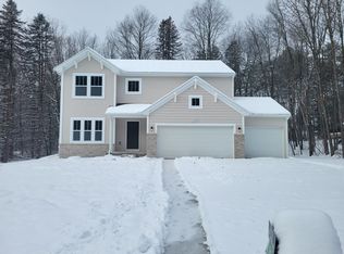 1309 Grosvenor Dr, Greenville, MI 48838