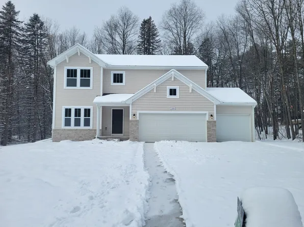 1309 Grosvenor Dr, Greenville, MI 48838