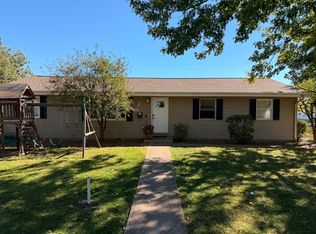 410 N Elm St, Arthur, IL 61911