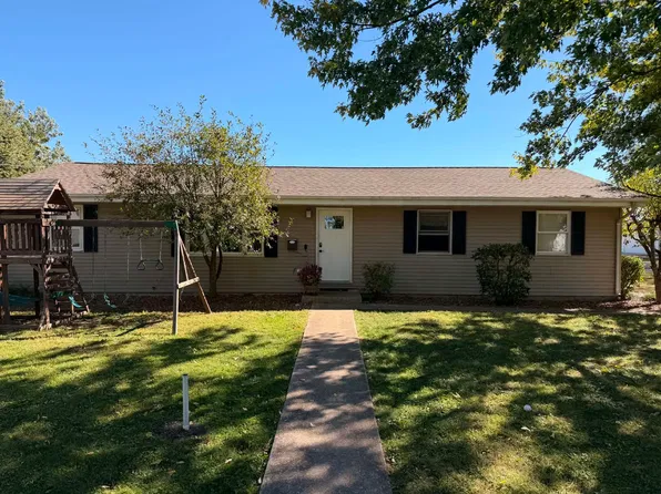 410 N Elm St, Arthur, IL 61911