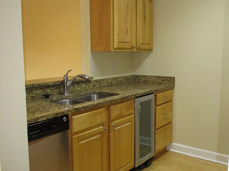 2065 Dixie Belle Dr #N — Photo 6