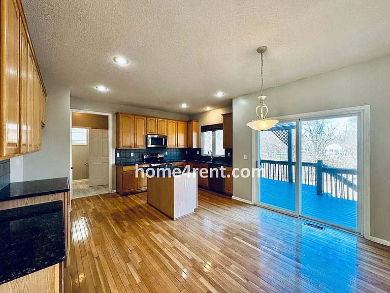 15252 W 158th Ter — Photo 11