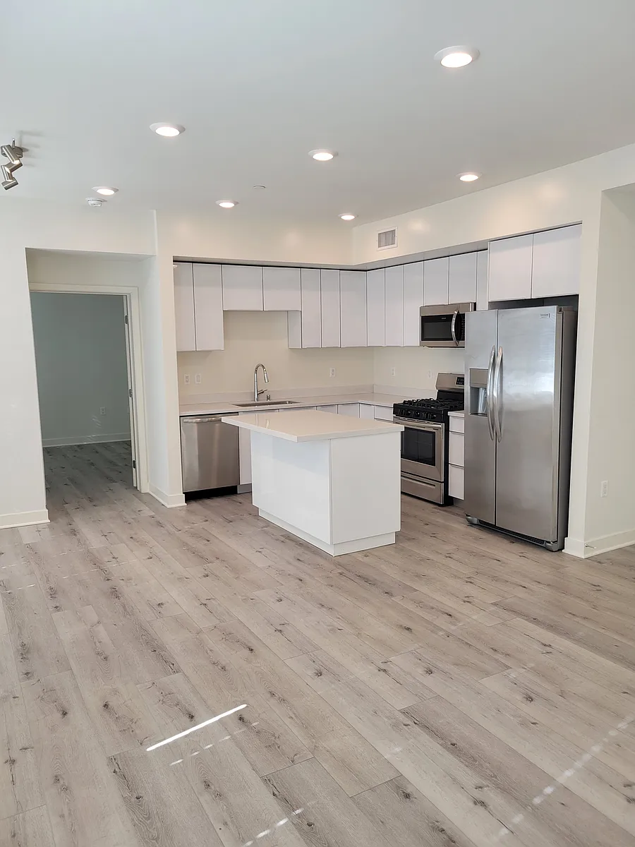 Building Photo - 4400 Cahuenga Blvd #103