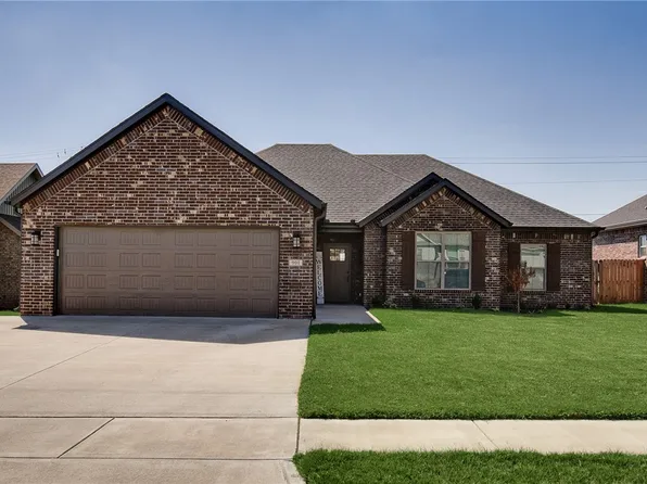 901 Pinnacle St, Prairie Grove, AR 72753