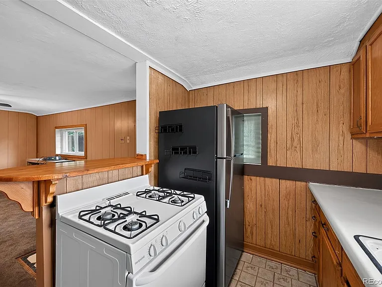 225 S Holland St #B — Photo 9