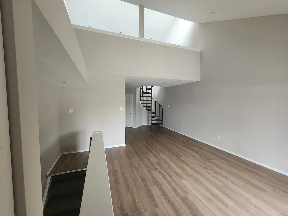 Building Photo - 7758 Rockwell Ave #2