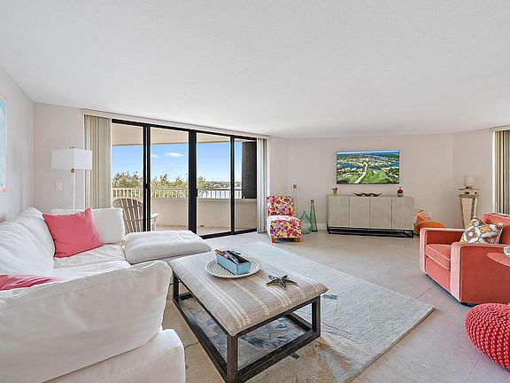3rd image of 5070 N Ocean Drive #4c
