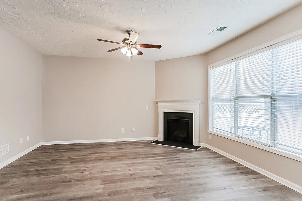 3 bed, 2.5 bath, 1900 sqft, $2,730 — Photo 4