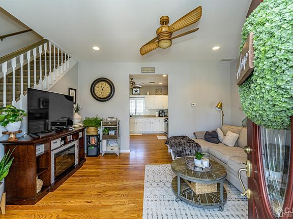4th image of 84 Beacon Blvd