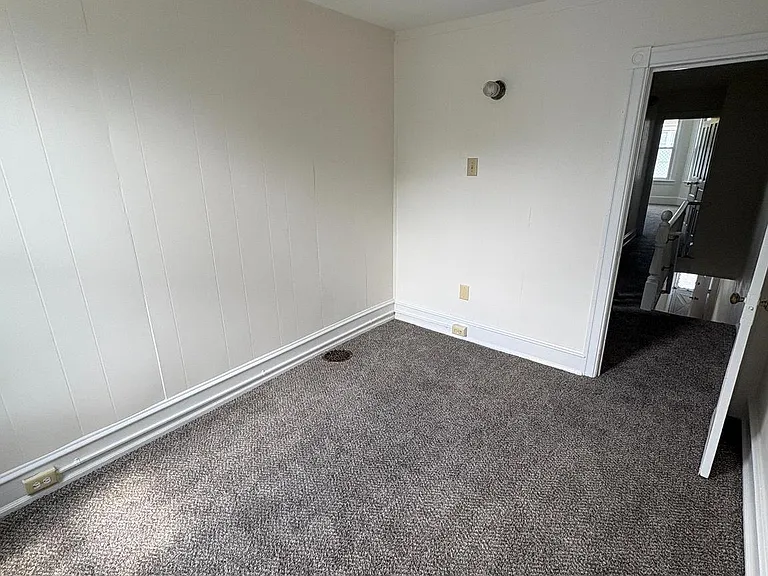 604 Hunter St — Photo 9