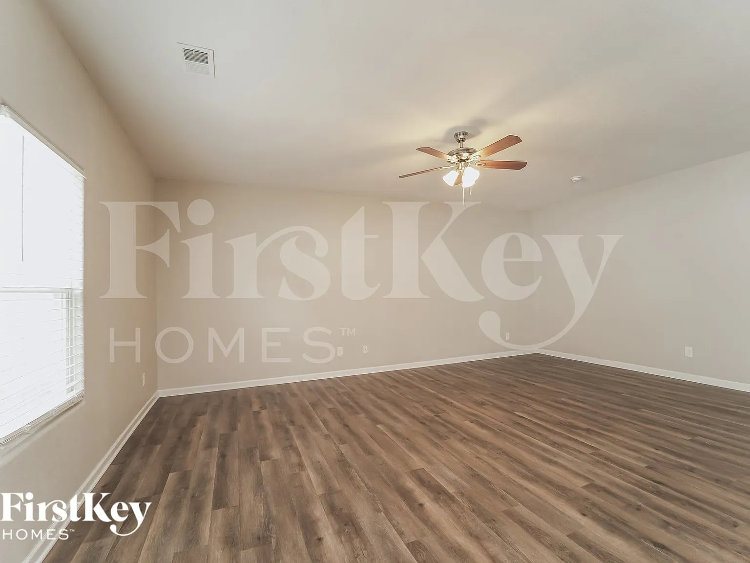 5 bed, 2.5 bath, 2800 sqft, $2,980 — Photo 4