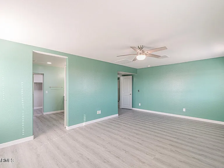 4722 S 238th Ln — Photo 24