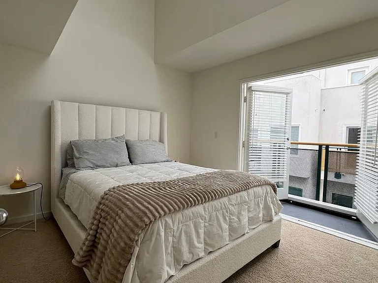 807 21st St #3 — Photo 27
