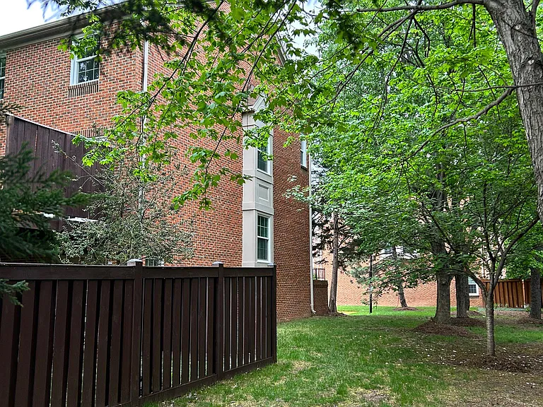 8021 Merry Oaks Ct — Photo 6