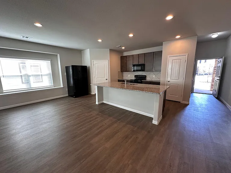 4715 Los Pines Way — Photo 2