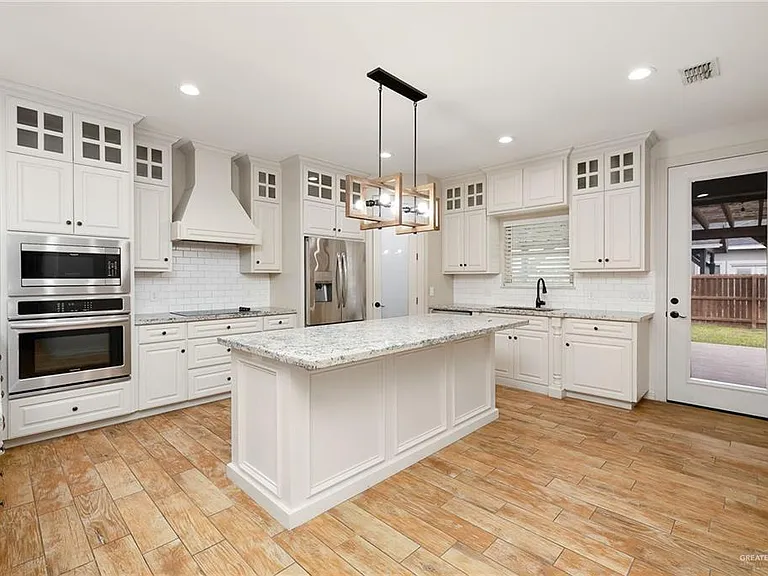 803 W Iroquois Ave — Photo 8