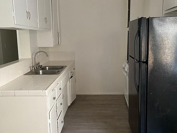 Kitchen, Fridge included
