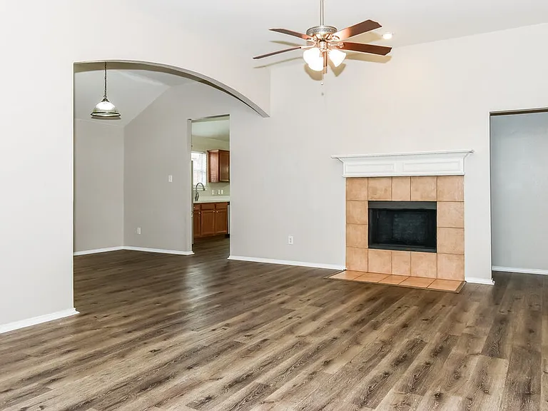 1328 Riviera Dr — Photo 4