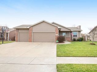 2305 E Spring Hill Dr, Goddard, KS 67052
