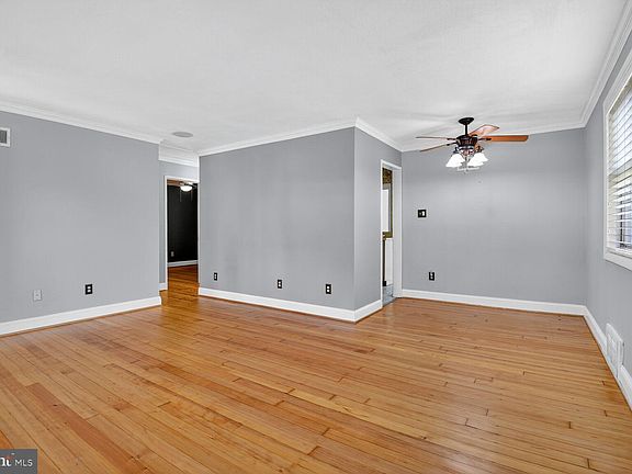 5th image of 3203 Elmwood Dr