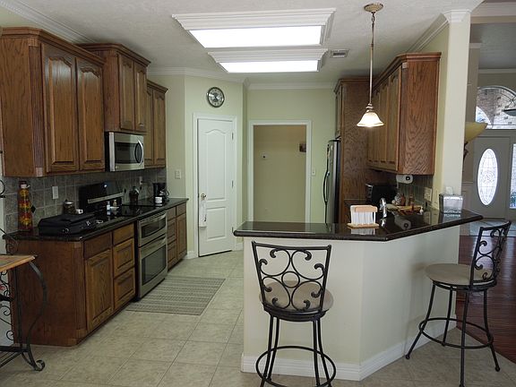 5th image of 318 Tyler Dr