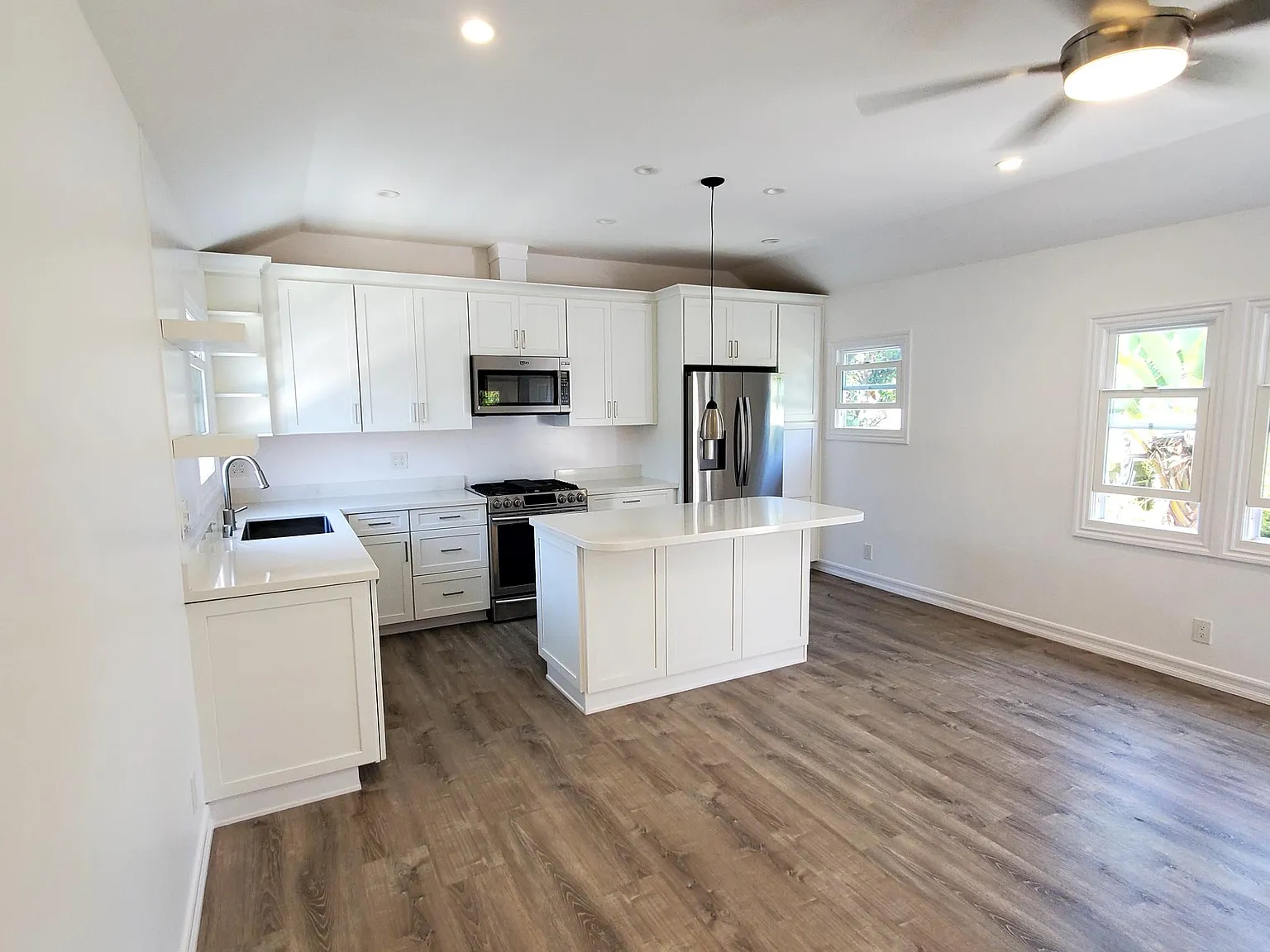 1 bed, 450 sqft, $3,100 — Photo 2