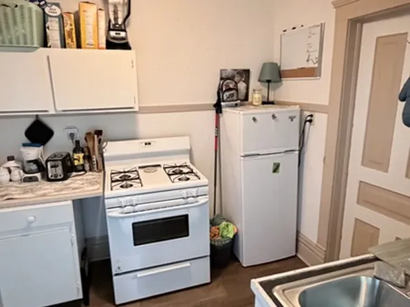233 N Martin Luther King Jr Blvd APT 6, Lansing, MI 48915