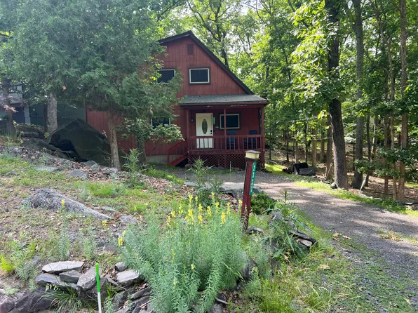 2322 Burntwood Dr, East Stroudsburg, PA 18301