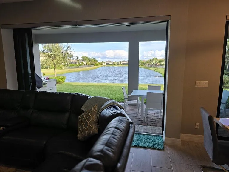 527 SE Vallarta Dr — Photo 21