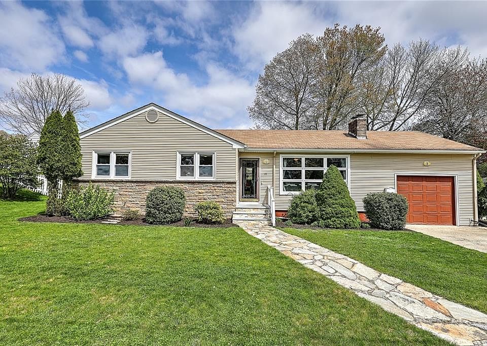 19 Roslyn Ave, Cranston, RI 02910 Zillow
