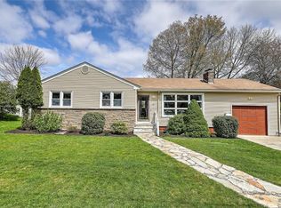 19 Roslyn Ave, Cranston, RI 02910