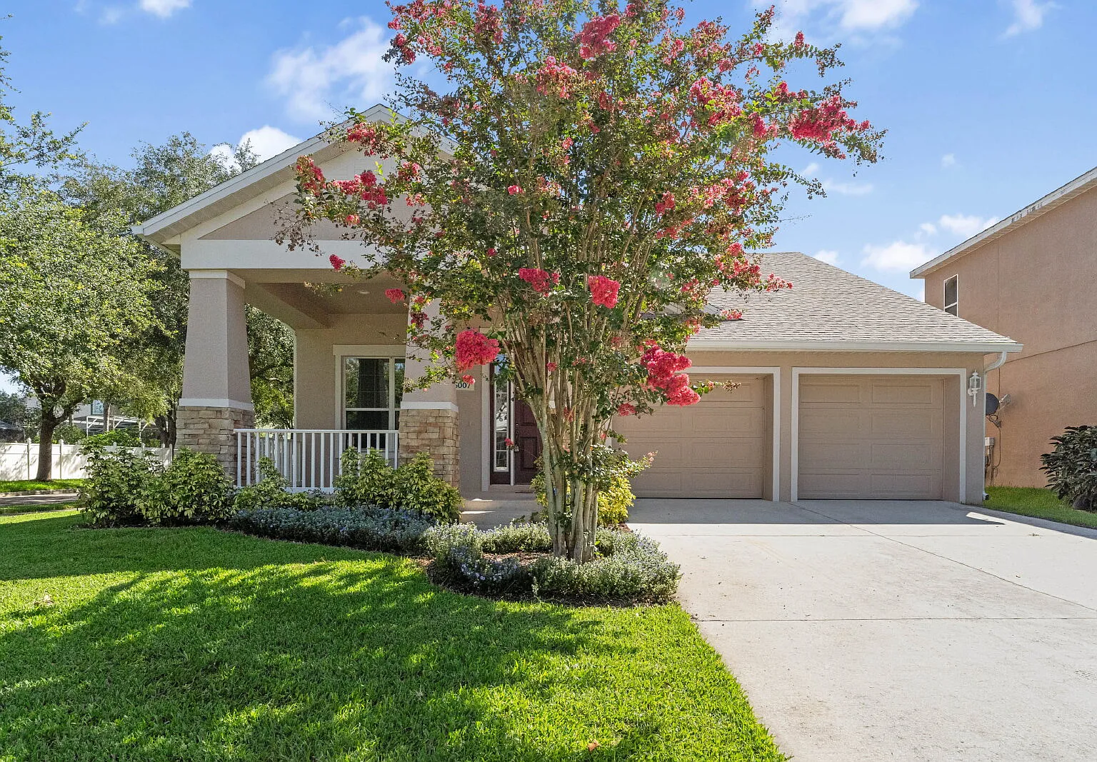 3 bed, 2.0 bath, 1903 sqft, $3,200 — Photo 1