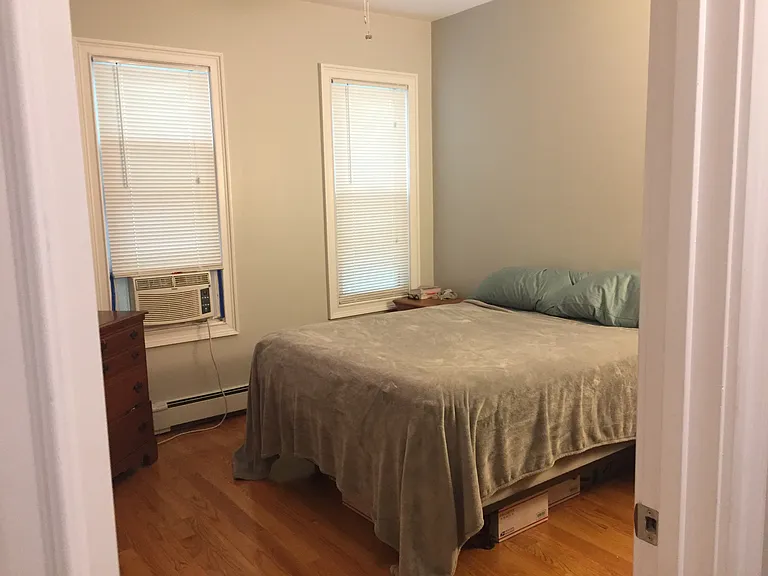 300 Maverick St #1 — Photo 12