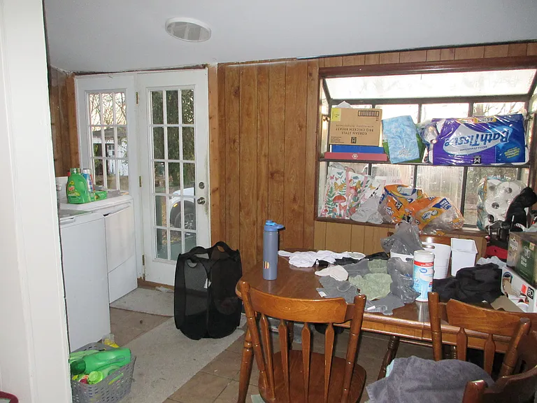107 W State St — Photo 7
