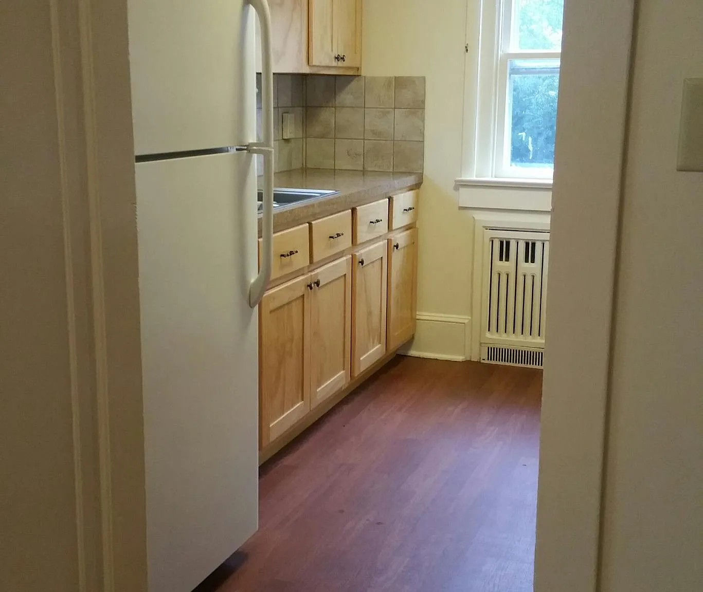 3 bed, 1100 sqft, $1,900 — Photo 4