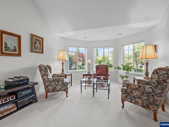 3rd image of 1116 SW Russ Ln