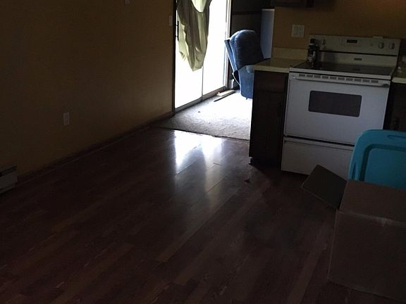 3rd image of 2 Oak Ave