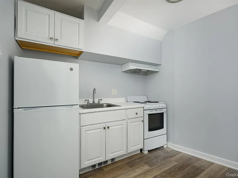 39 Fowler Ave #1 — Photo 4