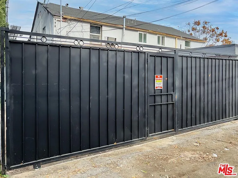 11472 Ventura Blvd #B — Photo 24
