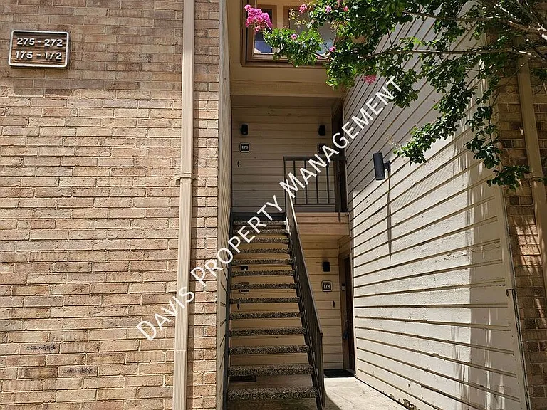 16301 Ledgemont Ln #174 — Photo 2