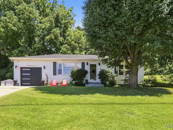 827 Bee Tree Ln, East Alton, IL 62024