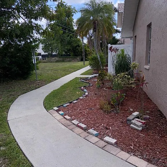 1103 SE 8th Ter #B — Photo 13