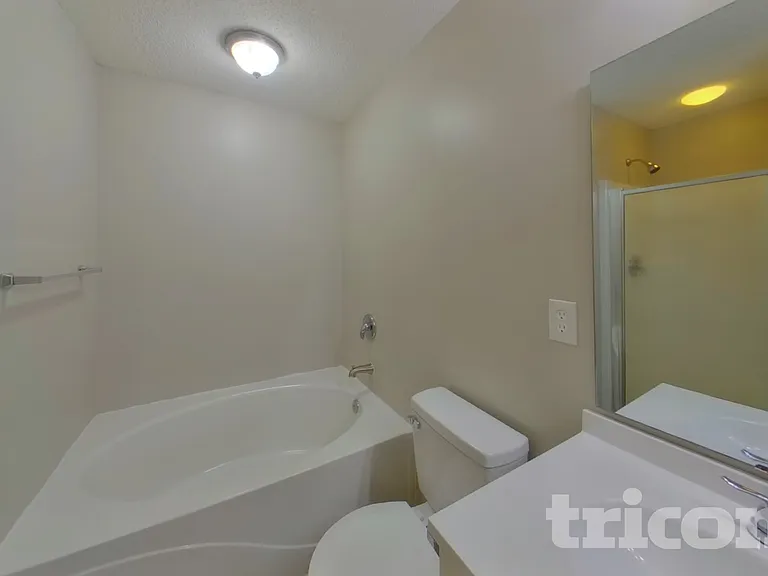 121 Eagle Pointe Dr — Photo 10
