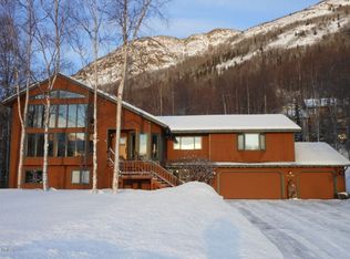 10136 Raven Crest Cir, Eagle River, AK 99577