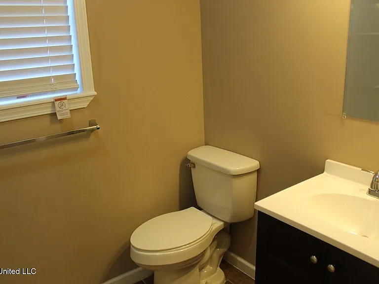 1007 Bassett Dr — Photo 7