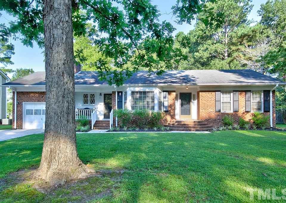 1st image of 6 Brookwood Dr